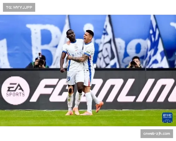 雨中激战,上海申花与天津津门虎比赛因场地条件多次暂停